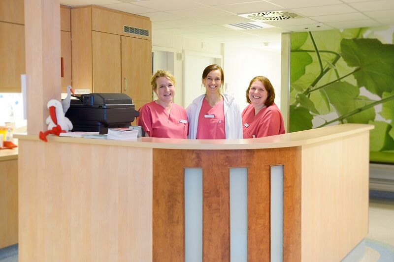 Empfangsbereich und -team der Entbindungsstation am Klinikum Bremerhaven-Reinkenheide