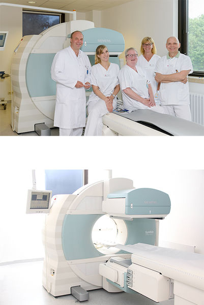 Team (oben) und Computertomograf (unten) der Klinik für Nuklearmedizin am Klinikum Bremerhaven-Reinkenheide