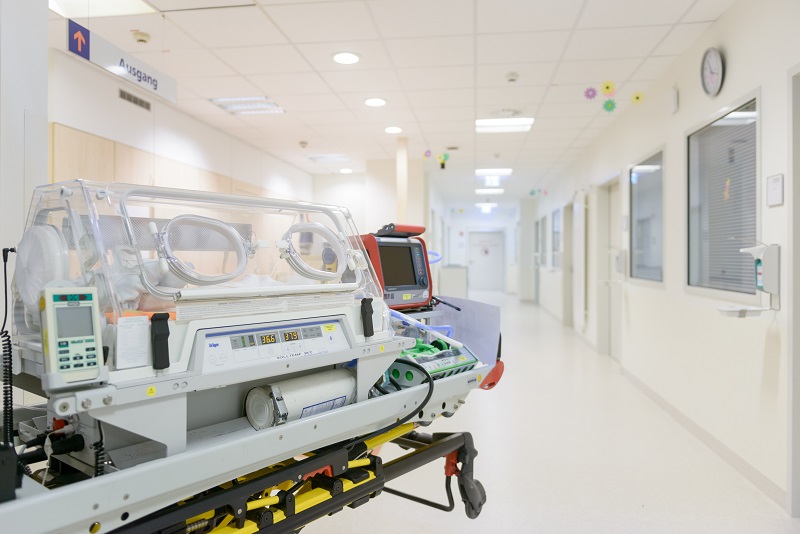 Intensivbett für Neugeborene oder Frühgeborene auf der Neonatologie der Kinderklinik am Klinikum Bremerhaven-Reinkenheide