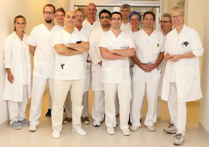 Gruppenfoto von Ärzten und Ärztinnen der Klinik für Unfall- und Handchirurgie, Orthopädie
