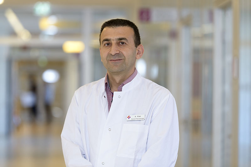 Ahmed Alian, Oberarzt der Klinik für Neurochirurgie am Klinikum Bremerhaven-Reinkenheide (Foto: Schimanke) Ahmed Alian, Oberarzt der Klinik für Neurochirurgie am Klinikum Bremerhaven-Reinkenheide (Foto: Schimanke)