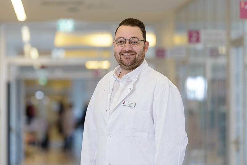 Ahmad Aswad, Oberarzt der Klinik für Gastroenterologie, Pneumologie, Onkologie, Diabetologie am Klinikum Bremerhaven-Reinkenheide (Foto: Schimanke)