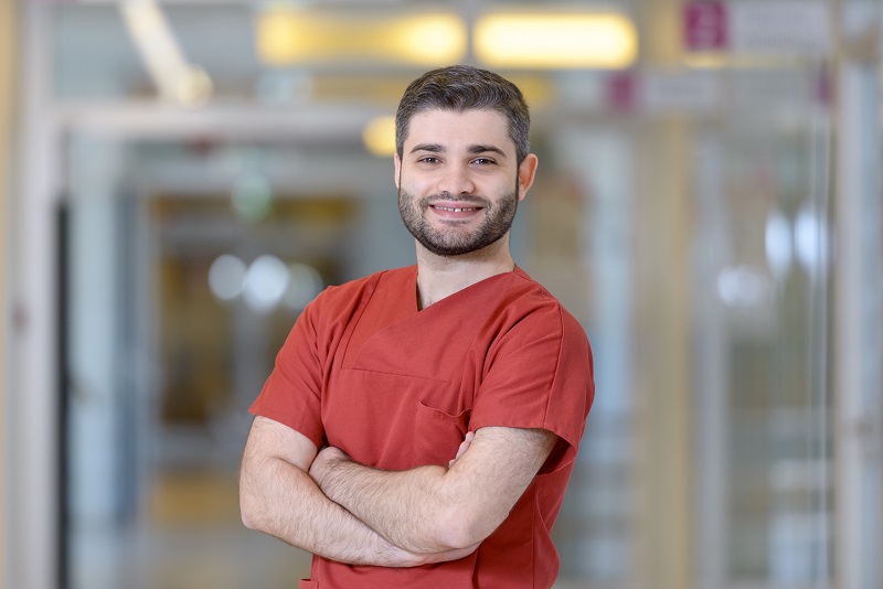 Mustafa Fahham, Weiterbildungsassistent in der Sektion Nephrologie und Dialyse der Klinik für Kardiologie am Klinikum Bremerhaven-Reinkenheide (Foto: Antje Schimanke)
