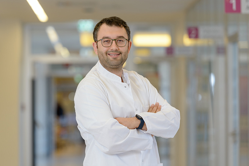 Taha Oguz Kayhan, Assistenzarzt der Klinik für Hals-, Nasen-, Ohrenheilkunde am Klinikum Bremerhaven-Reinkenheide (Foto: Schimanke)
