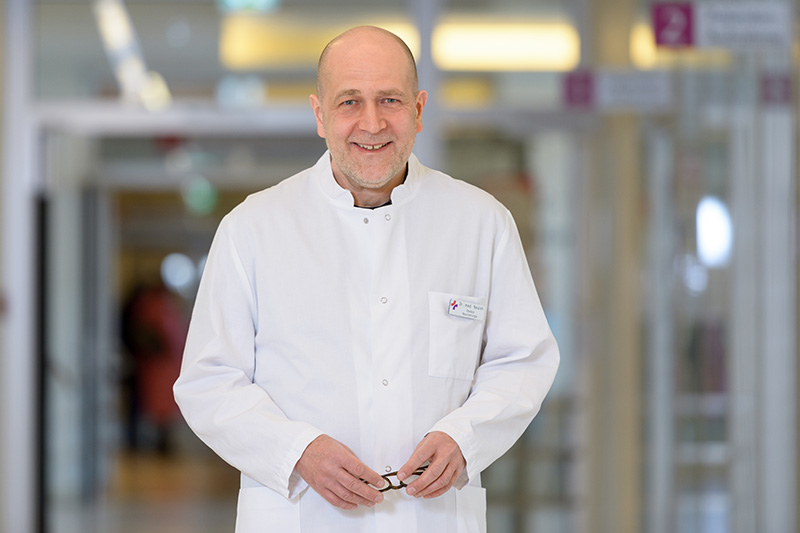 Dr. med. Georg Neuloh, Chefarzt der Klinik für Neurochirurgie am Klinikum Bremerhaven-Reinkenheide (Foto: Antje Schimanke)