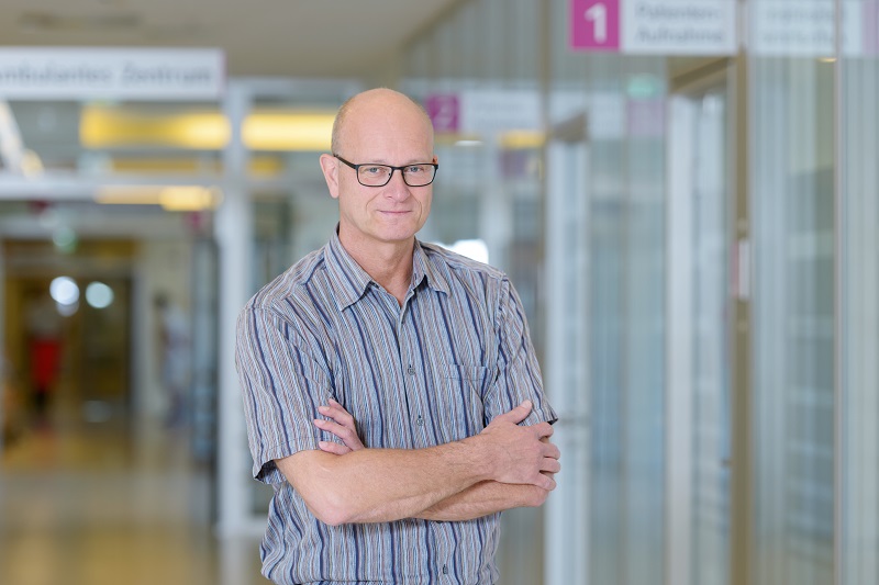 Klaus Schilling, Krankenpfleger und Leitung der Station 8C in der Klinik für Neurochirurgie am Klinikum Bremerhaven-Reinkenheide (Foto: Antje Schimanke)