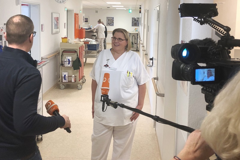 Interviewsituation während des Drehs von buten und binnen für den Bericht über die Schulstation am Klinikum Bremerhaven-Reinkenheide