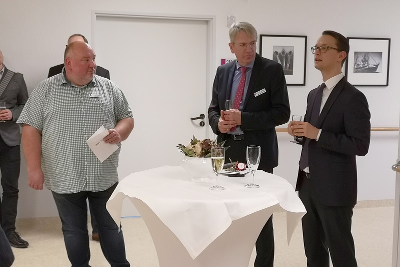 Szenenfoto von der feierlichen Eröffnung der neuen Schulstation