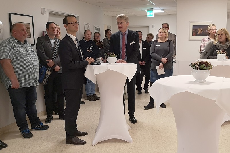 Szenenfoto von der feierlichen Eröffnung der neuen Schulstation
