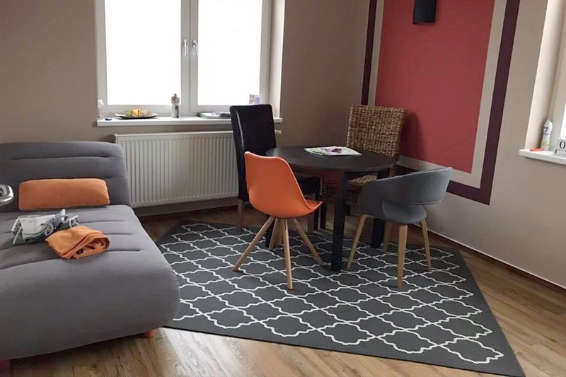 ein Untersuchungs- und Besprechungszimmer in einer Hebammenpraxis, die Auszubildende der Hebammenschule am Klinikum Bremerhaven-Reinkenheide aufnimmt