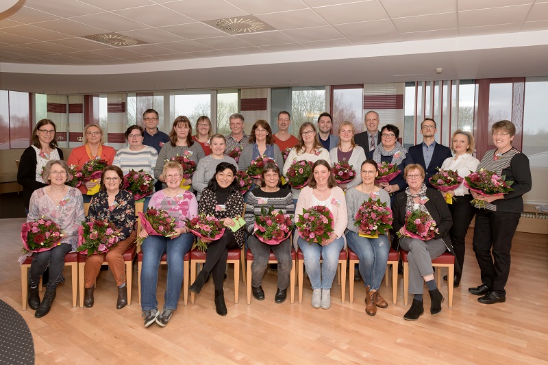 Gruppenfoto von Mitarbeitern des Klinikums Bremerhaven-Reinkenheide wärend der Feier zum 25-jährigen oder 40-jährigen Dienstjubiläum