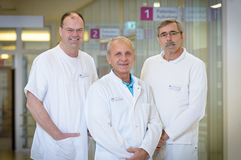 Das Team der Gefäßchirurgie, von links nach rechts leitender Oberarzt Dr. Kassens, Oberarzt Herr Lenz, Sektionsleiter Dr. Keresztury