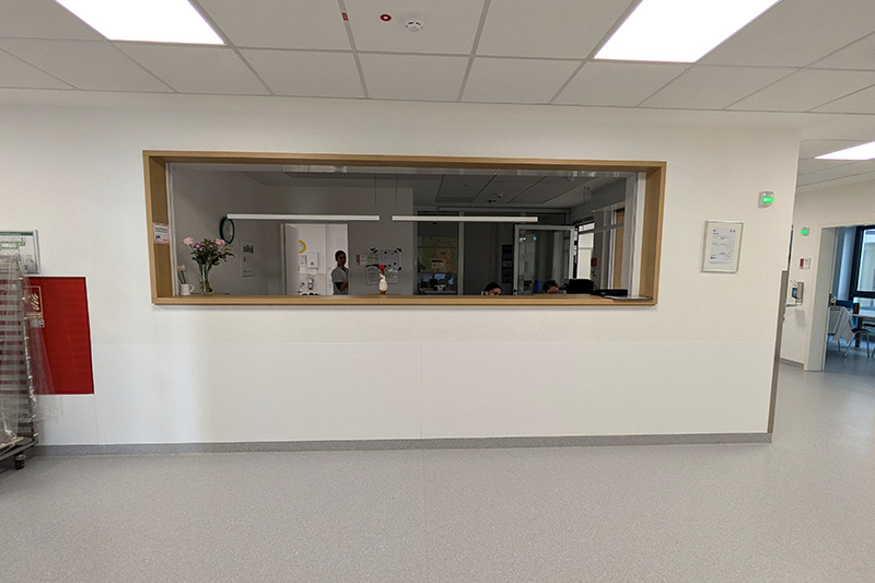 Der Empfangstresen in der Kinderklinik am Klinikum Bremerhaven-Reinkenheide