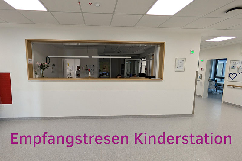 Zu verschönernder Empfangstresen in der Kinderklinik am Klinikum Bremerhaven-Reinkenheide