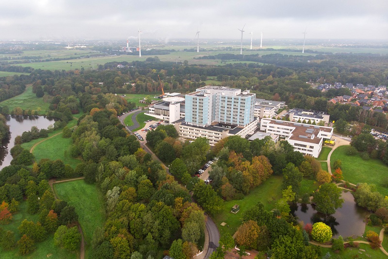 Do, 10. Oktober 2019: Luftaufnahme des Klinikum Bremerhaven-Reinkenheide, hinten links der Baukran und die Baustelle für die Kinderklinik Luftaufnahme des Klinikum Bremerhaven-Reinkenheide, hinten links der Baukran und die Baustelle für die Kinderklinik