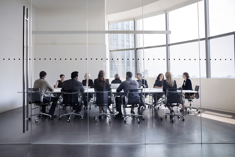 Schmuckbild: Gruppe von Menschen an einem Konferenztisch, verlinkt zur Seite 'Aufsichtsrat'
