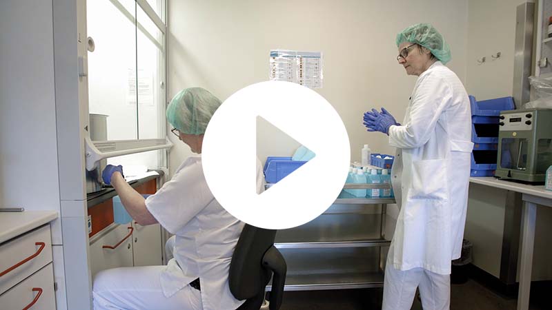 Vorschaubild mit Link zum Video "Herstellung von Desinfektionsmittel in der Krankenhausapotheke des KBR" auf YouTube in neuem Fenster